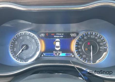 2015 Chrysler 200 C z USA, uszkodzony, nr VIN 1C3CCCCG8FN581312